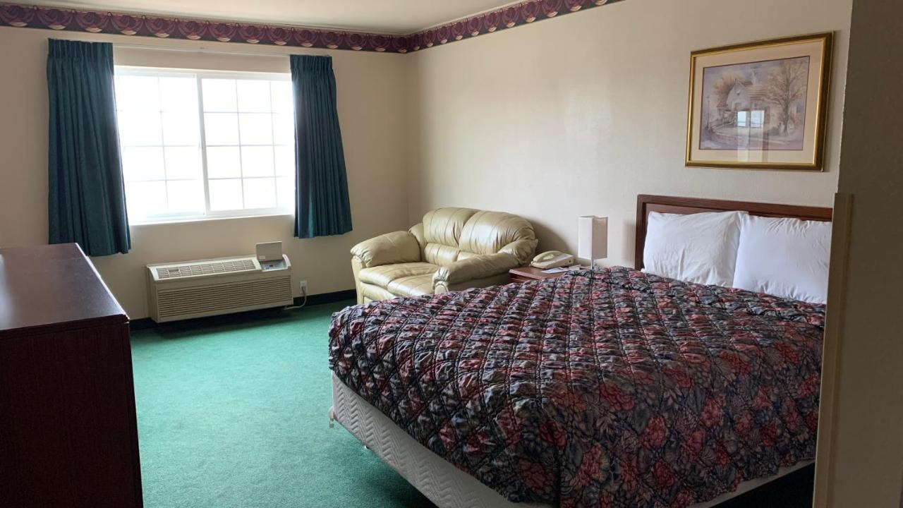 Fairbridge Inn&suites - Miles 2*