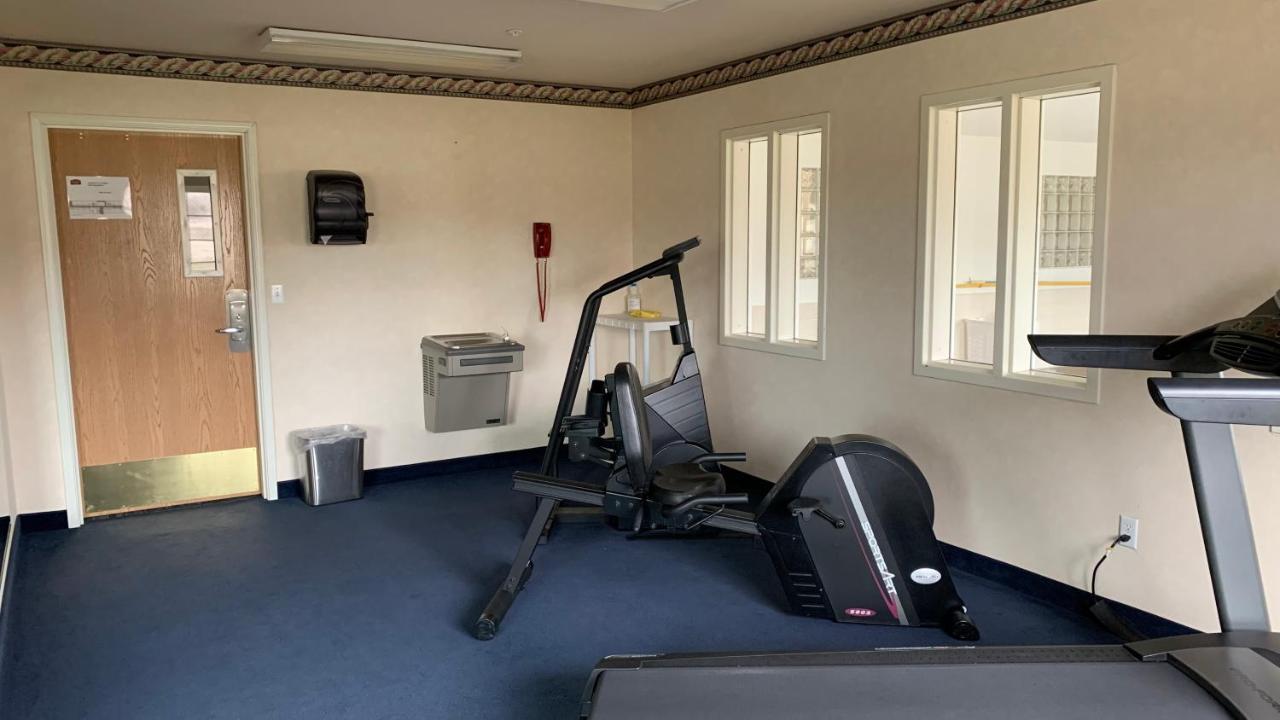 Fairbridge Inn&suites - Miles 2*