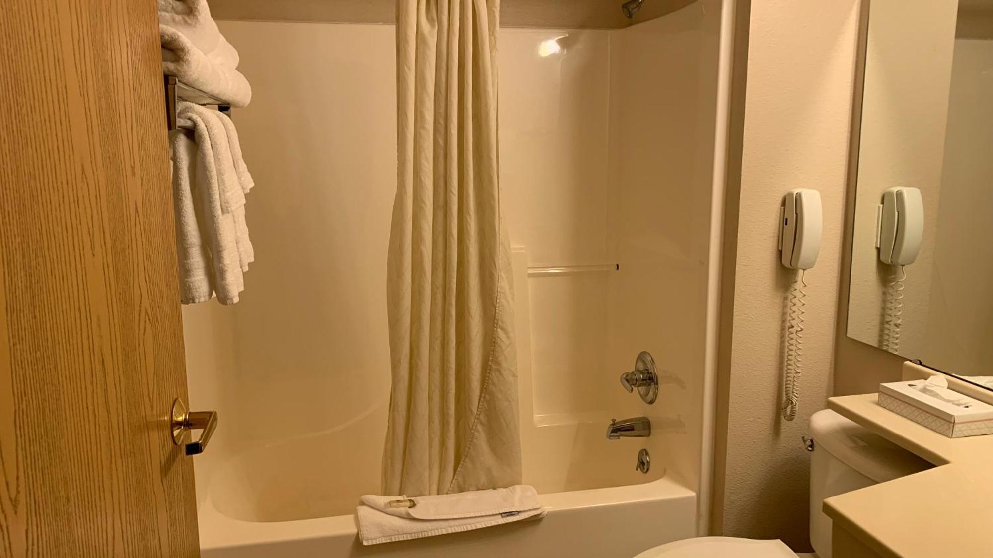 Fairbridge Inn&suites - Miles 2* Miles City