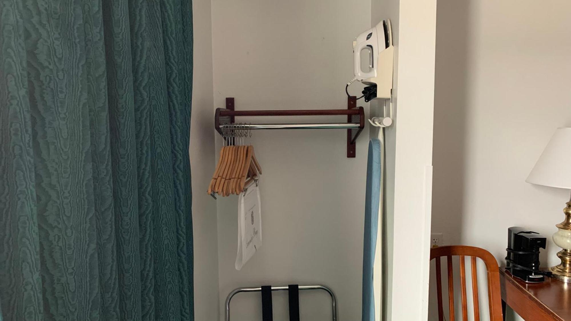 Fairbridge Inn&suites - Miles 2*