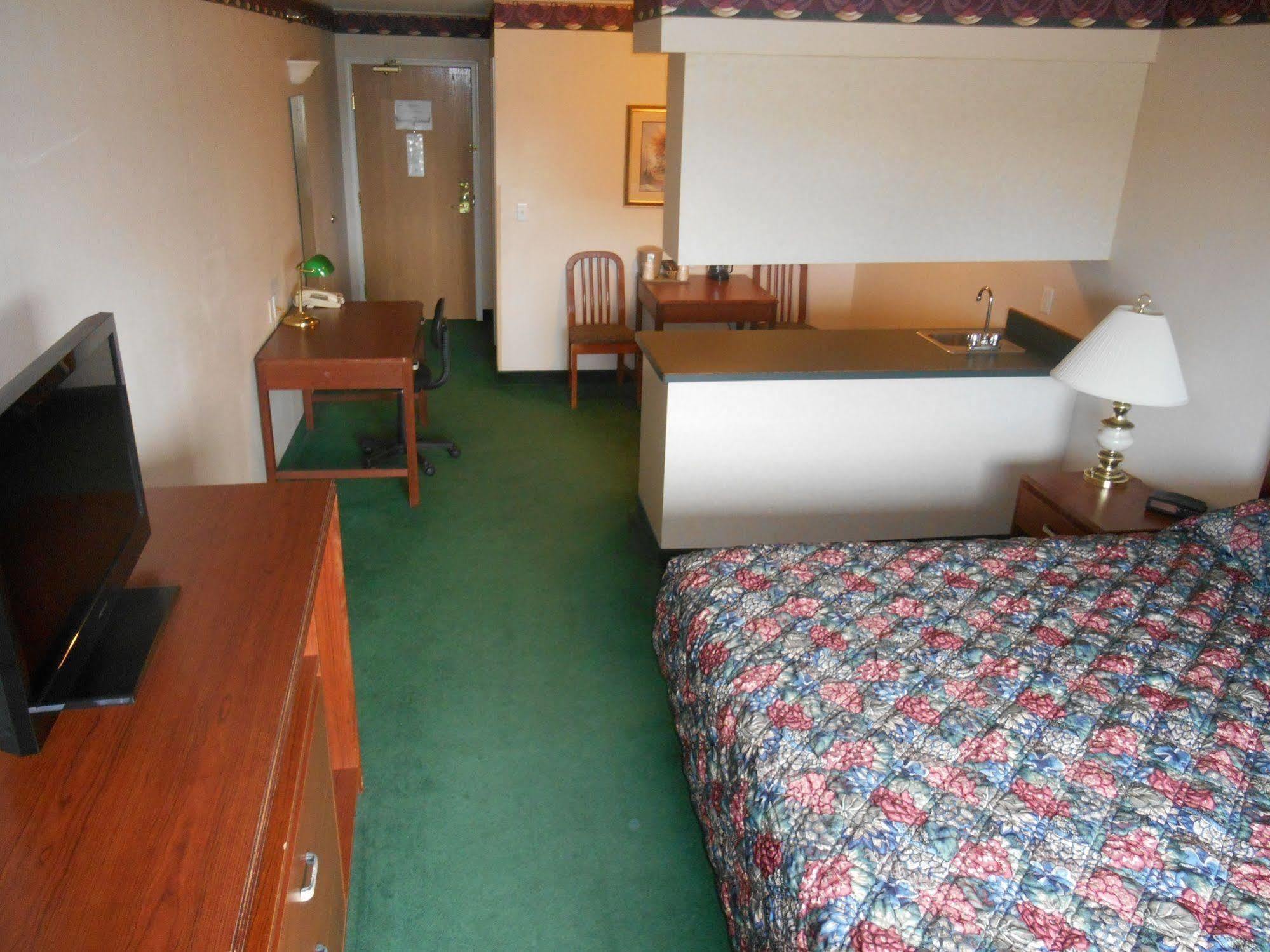 Fairbridge Inn&suites - Miles 2* Miles City