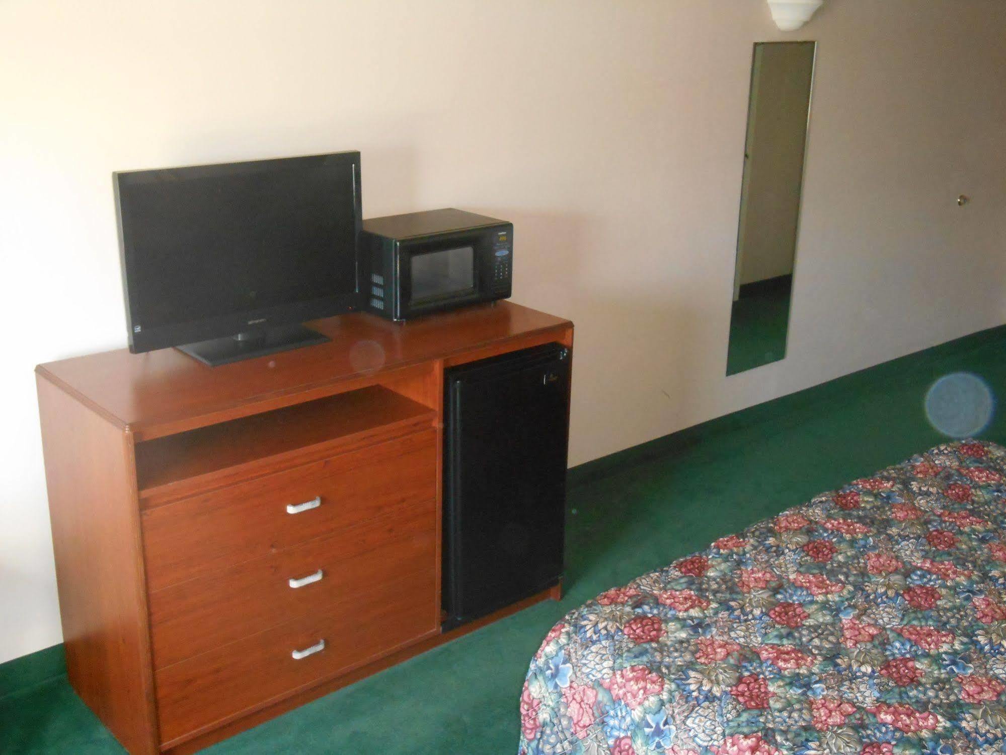 Fairbridge Inn&suites - Miles 2*